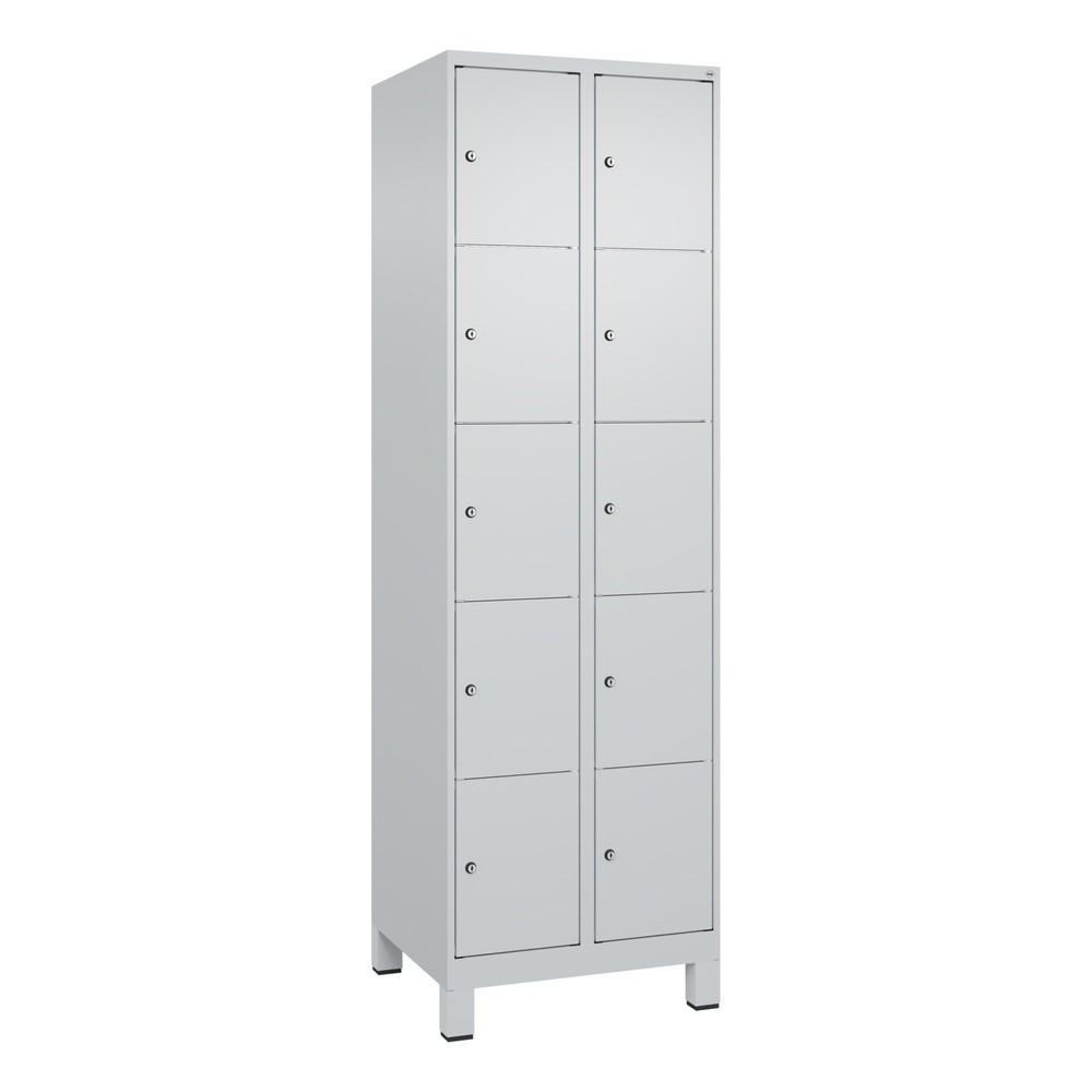 C+P Schließfachschrank Classic PLUS, Füße, 2 Abteile, HxBxT 1.950 x 600 x 500 mm, lichtgrau, lichtgrau, 10 Fächer, Zylinderschloss