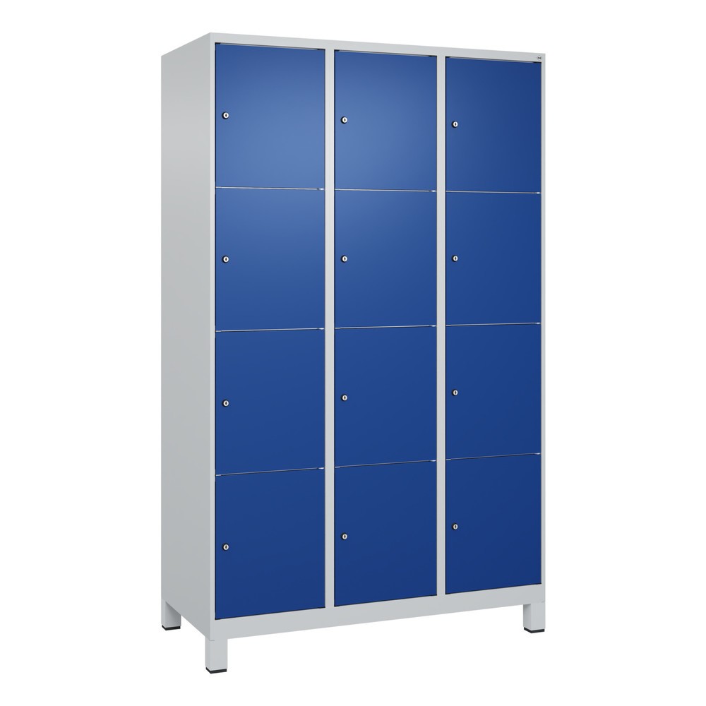 C+P Schließfachschrank Classic PLUS, Füße, 3 Abteile, HxBxT 1.950 x 1.200 x 500 mm, lichtgrau, enzianblau, 12 Fächer, Zylinderschloss