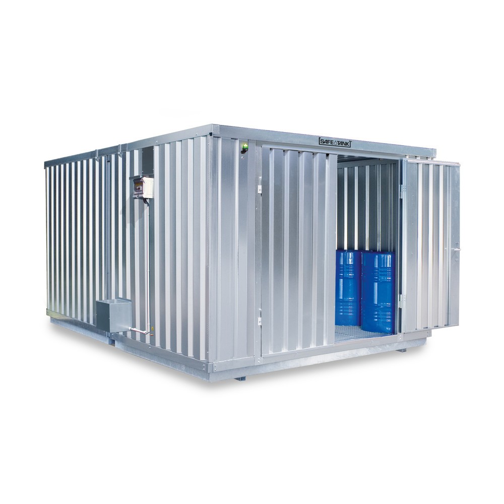 SAFE Tank Gefahrstoffcontainer Kombination 2000 ECO, energieeffizient durch bedarfsgerechte Lüftersteuerung, Maße außen 3350x4340x2310 mm, Doppelflügeltür (asymmetrische Teilung), mittig in der kurzen Seite, Lagerfläche 12 m²